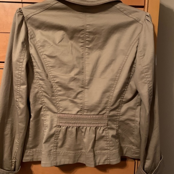 Light weight jacket - Picture 3 of 3